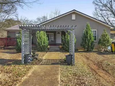 1031 EASTERN VALLEY RD BESSEMER, AL 35020