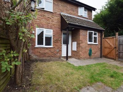 House to rent, Aldbury Close - Garden