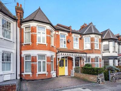Kelvin Avenue, Palmers Green, N13