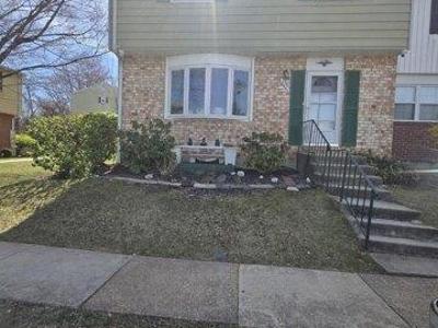 Glen Burnie, MD - Townhouse, Garden