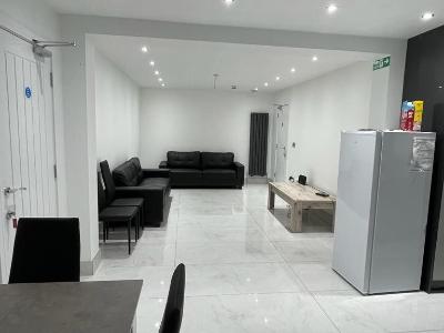Iona Crescent, Slough SL1 - En Suite