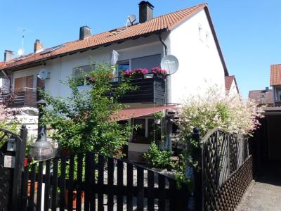 Haus zum Kauf in Feucht - Balkon